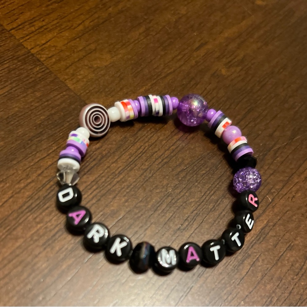 Women’s Beaded Bracelet - Purple and Black